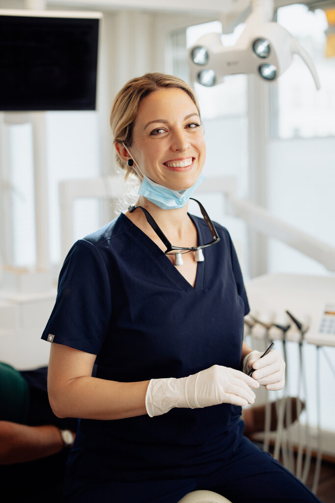 dentique. Zahnarztpraxis Dr. Bokor